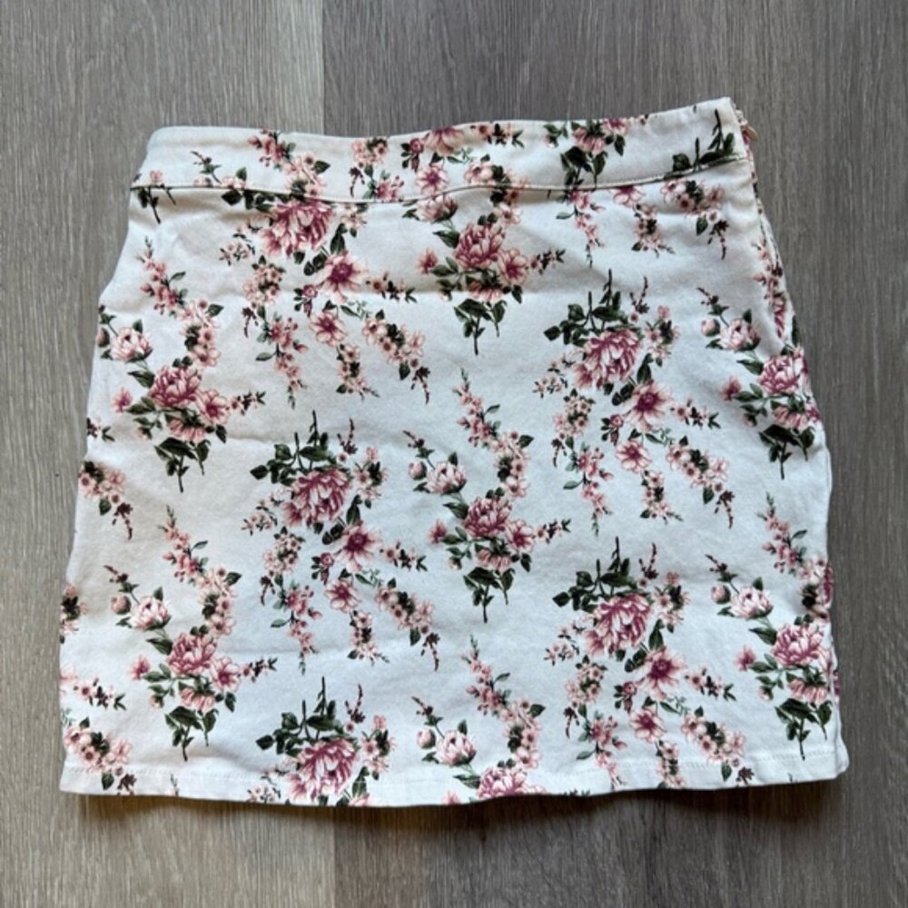 Forever 21 White and Pink Ruched Pencil Mini Skirt